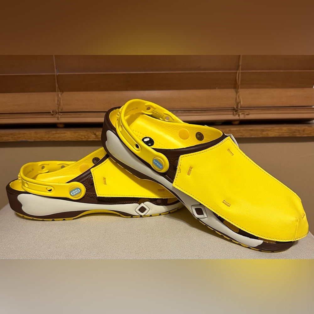CROCS Men's Fortnite Peely, Vibrant Yellow and Brown, Excellent condition!